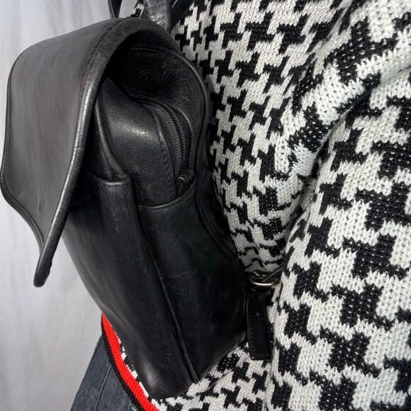 Vintage ASHTON USA Black Leather Mini Backpack | 90s Minimalist Made in USA - Picture 4 of 15